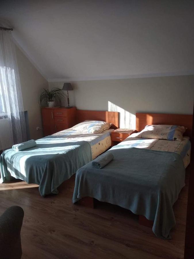 Pokoje Goscinne U Gochy Ustrzyki Dolne Kültér fotó